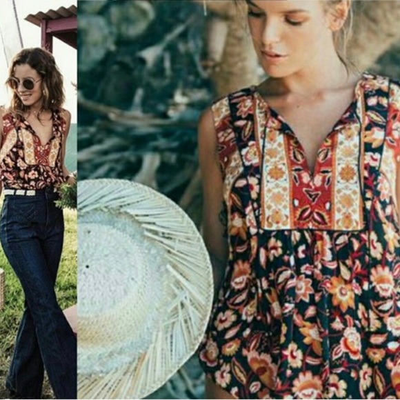 Lolita Sleeveless Blouse - Picture 2 of 9